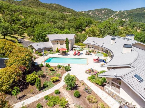 8751 Valley View Dr, Ukiah, CA 95482-8857