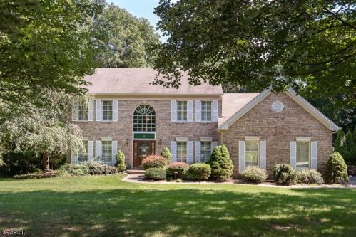 4 Kent Ct, Roxbury Township, NJ 07836-4415