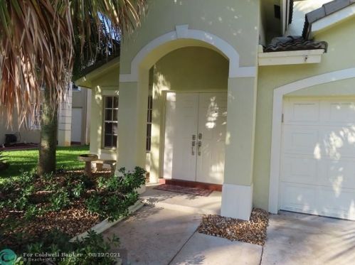 326 206th Ave, Hollywood, FL 33029-5015