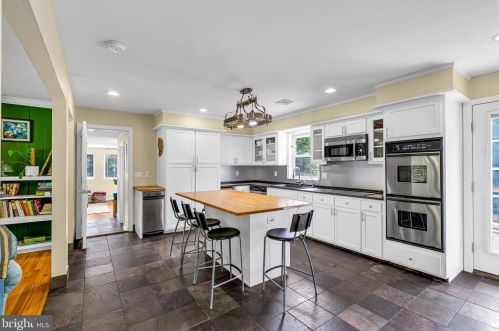 16 Bayberry Rd, Princeton NJ  08540-7417 exterior