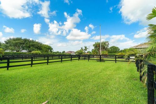 2904 Appaloosa Trl, West Palm Beach FL  33414-7639 exterior