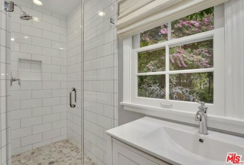 5528 Buffalo Ave, Van Nuys CA 91401-5226 exterior