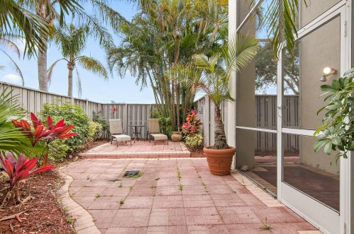 22 Governors Ct, West Palm Beach FL  33418-7159 exterior