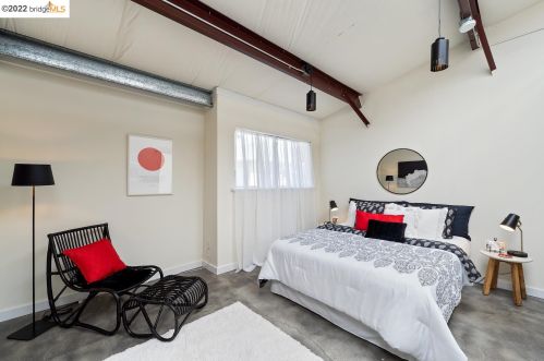 2858 Helen St, Oakland CA  94608-4028 exterior