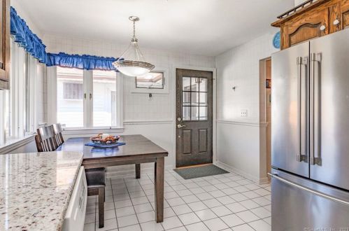 155 Greenbriar Rd, Meriden CT 06450-6810 exterior