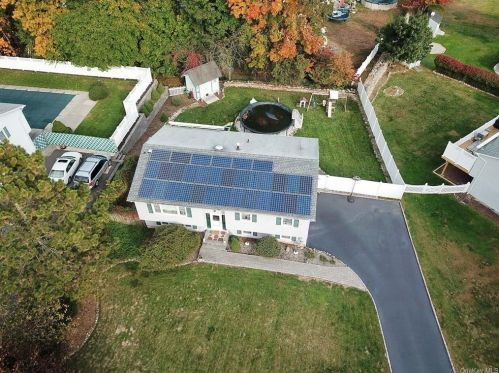 33 Lilburn Dr, Garnerville, NY 10923-1029