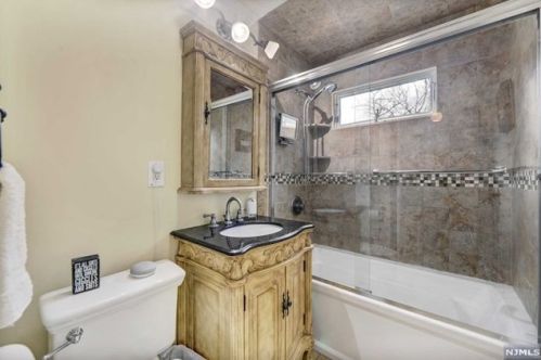 94 Yawpo Ave, Oakland NJ  07436-2718 exterior