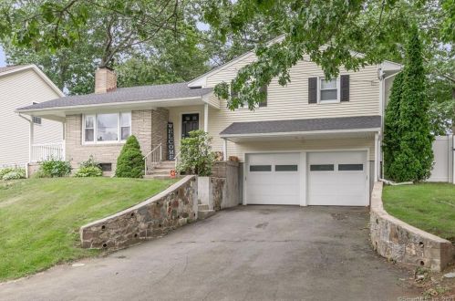 30 Ann Ave, Huntington, CT 06484-4402
