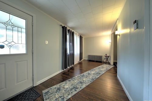 53 Nill St, Babylon, NY 11704-7808