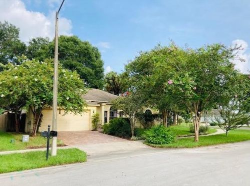1303 Benton Lake Dr, Deland, FL 32724-2597