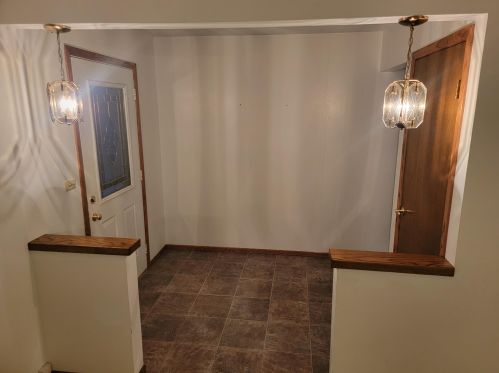 5010 20th St, Milwaukee, WI 53209-5715