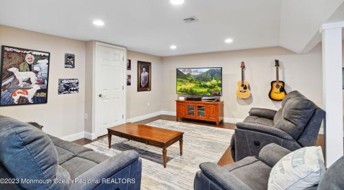 542 California Ave, Bricktown NJ 08724-1402 exterior