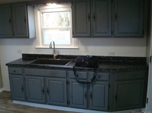 13 Riverview Ave, Groton CT 06340-3513 exterior