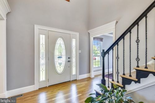 1491 Kingstream Dr, Herndon, VA 20170-2553