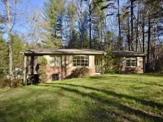 228 Park Ln, Hendersonville NC  28791-8614 exterior