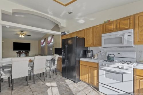 8508 Rollingbay Dr, Bakersfield, CA 93312-5593