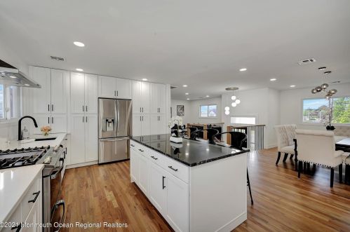 41 Hemlock St, Hazlet NJ  07730-2118 exterior