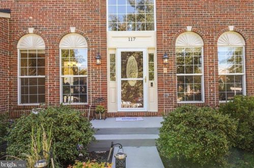 117 Alpine Dr, Leesburg VA  20175-6126 exterior