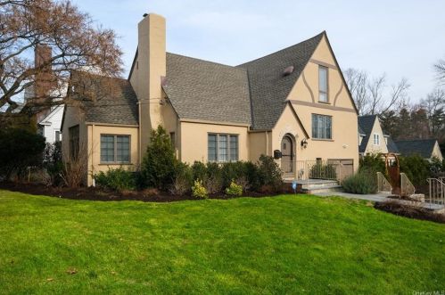 2 Edna Pl, New Rochelle, NY 10804-2516