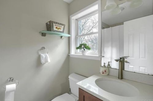 20 Sabrina Ln, Crotonville NY  10562-3456 exterior