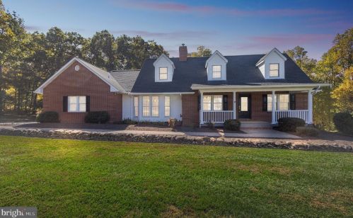 18180 Turnberry Dr, Round Hill, VA 20141-2556