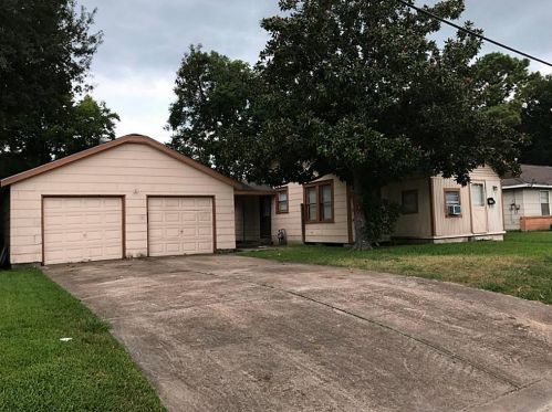 218 3rd St, Deer Park TX  77536-2712 exterior