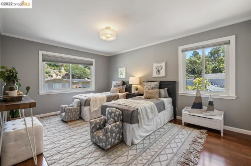 61 Calvert Ct, Oakland CA 94611-3436 exterior