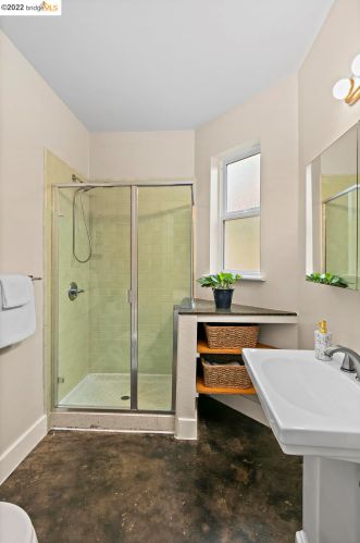 3214 Ettie St, Oakland CA  94608-4016 exterior