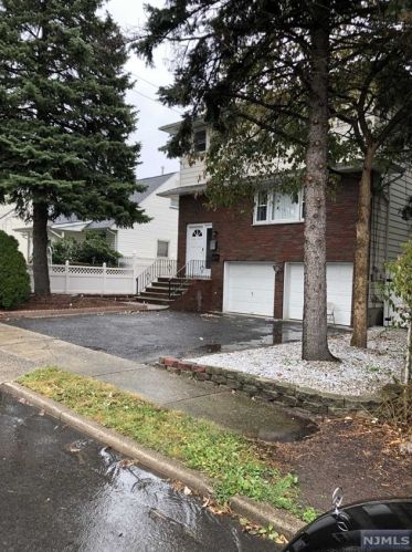 10 Philip Ave, Elmwood Park NJ  07407-1540 exterior