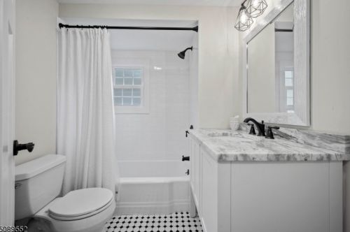 27 Shawnee Trl, Sparta NJ  07871-1515 exterior