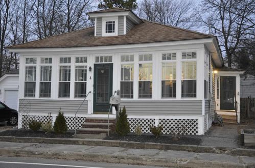 4 Fairview Ave, Nashua, NH 03060-4105