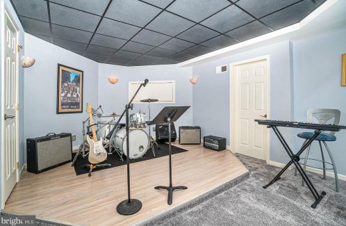 329 Mdw Dr, Navy Sup Dpt PA 17055-5187 exterior