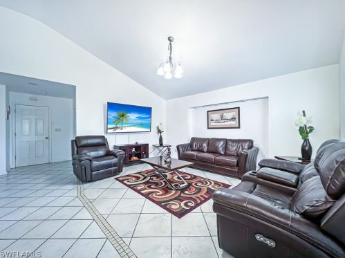 822 31st St, Cape Coral, FL 33914-4273