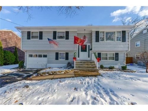 688 Woodbridge Ave, Avenel, NJ 07001-1533