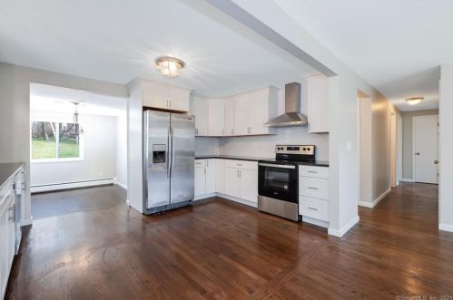 124 Park Dr, Kensington CT  06037-3815 exterior