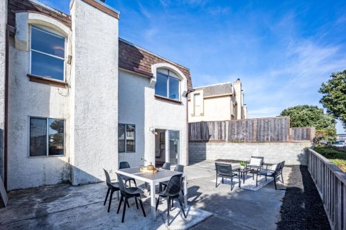 2408 Emily Ln, South San Francisco CA  94080-5263 exterior