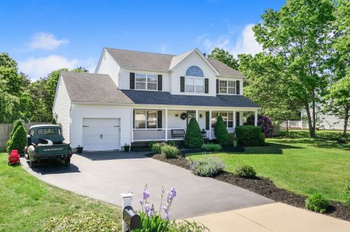 12 Southaven Dr, Brookhaven, NY 11719-9453