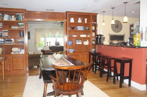 84 Columbine Dr, Bridgeport CT  06611-4601 exterior