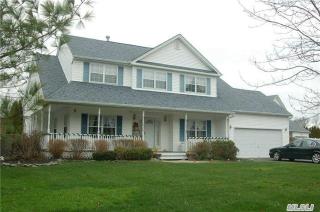 48 Paige Ln, Moriches, NY 11955-1820