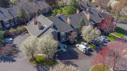 7 Tulip Cres, Little Falls NJ  07424-1666 exterior