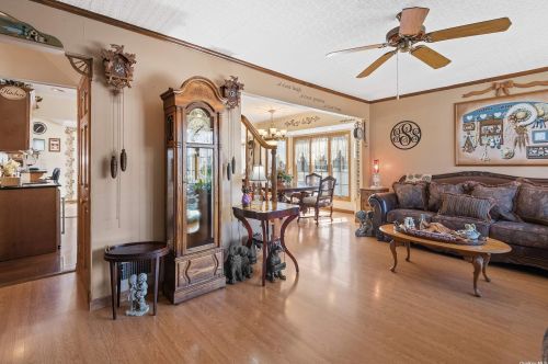 721 Arlington Dr, Seaford, NY 11783-1304