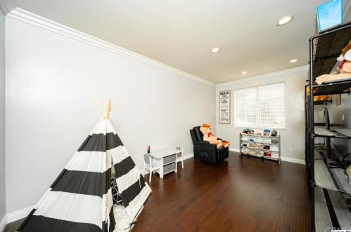 721 Cinnabar Pl, Simi Valley CA 93065-7200 exterior