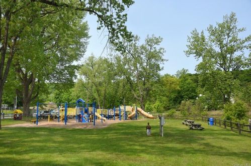 13 Lake Marie Ln, Bedford Hills NY  10507-1231 exterior