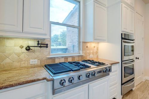 4004 Rothschild Dr, Lewisville TX  75022-5339 exterior