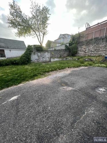 75 Crooks Ave, Paterson NJ  07503-1414 exterior