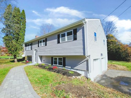 5 Fox Tail Ln, Brookfield Center, CT 06804-3705