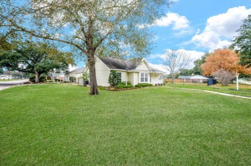 1845 9th St, Hempstead, TX 77445-6047