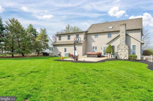 75 Maple Ave, Bareville PA  17540-9602 exterior