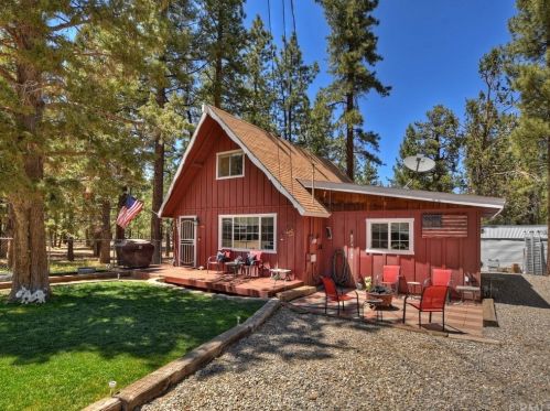 2051 3rd Ln, Big Bear City, CA