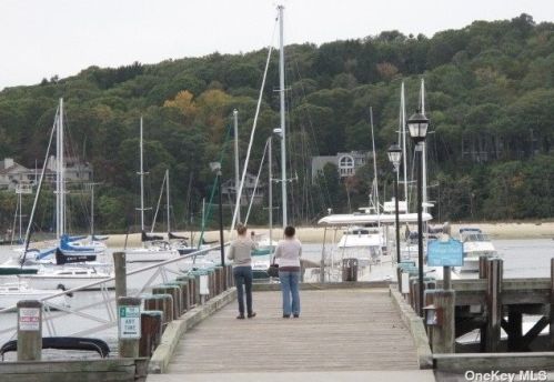 52 Prospect Ave, Northport NY  11768-3034 exterior